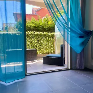 Jardin Fleuris Parking Francia